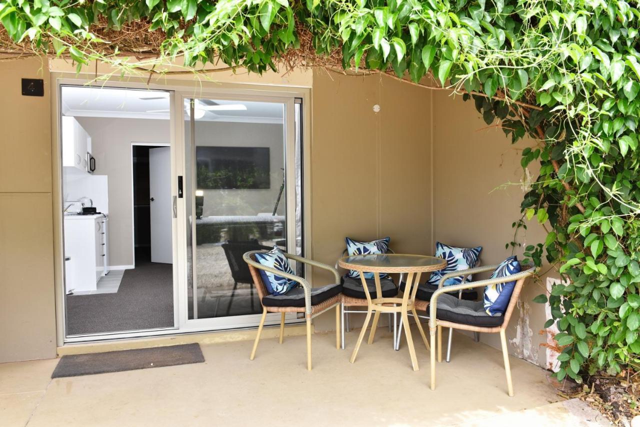 Dutchies Motel Nelson Bay & Dutchmans Beach Apartments Exterior photo