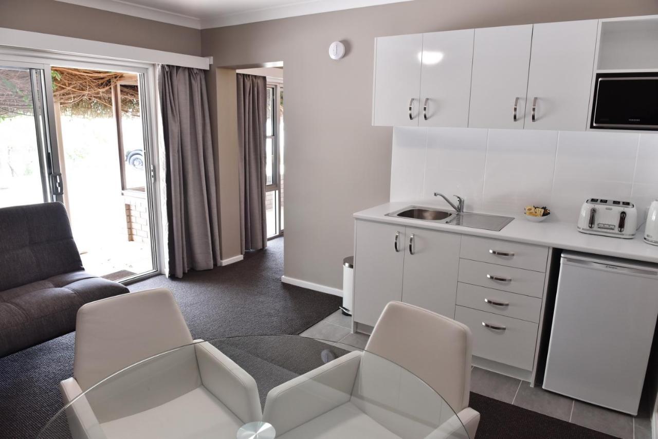 Dutchies Motel Nelson Bay & Dutchmans Beach Apartments Exterior photo