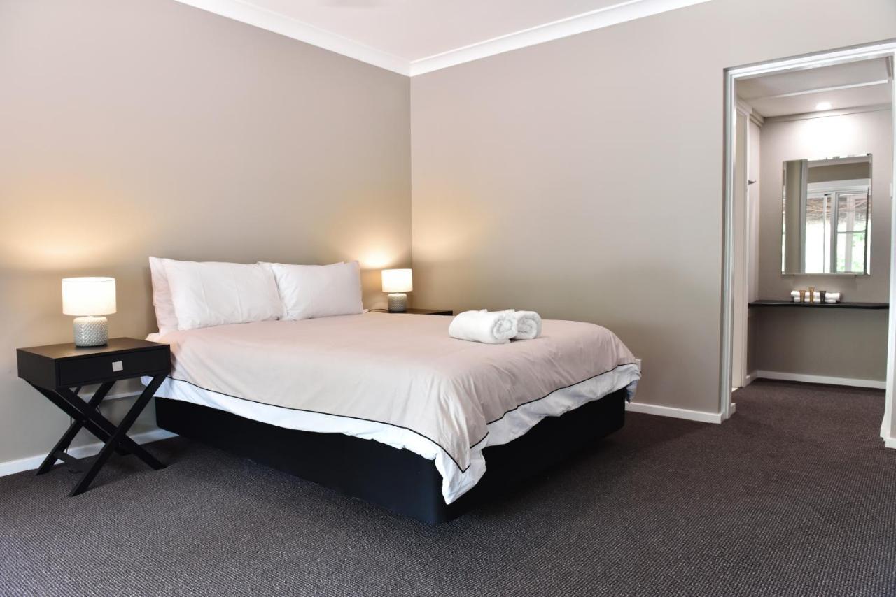 Dutchies Motel Nelson Bay & Dutchmans Beach Apartments Exterior photo